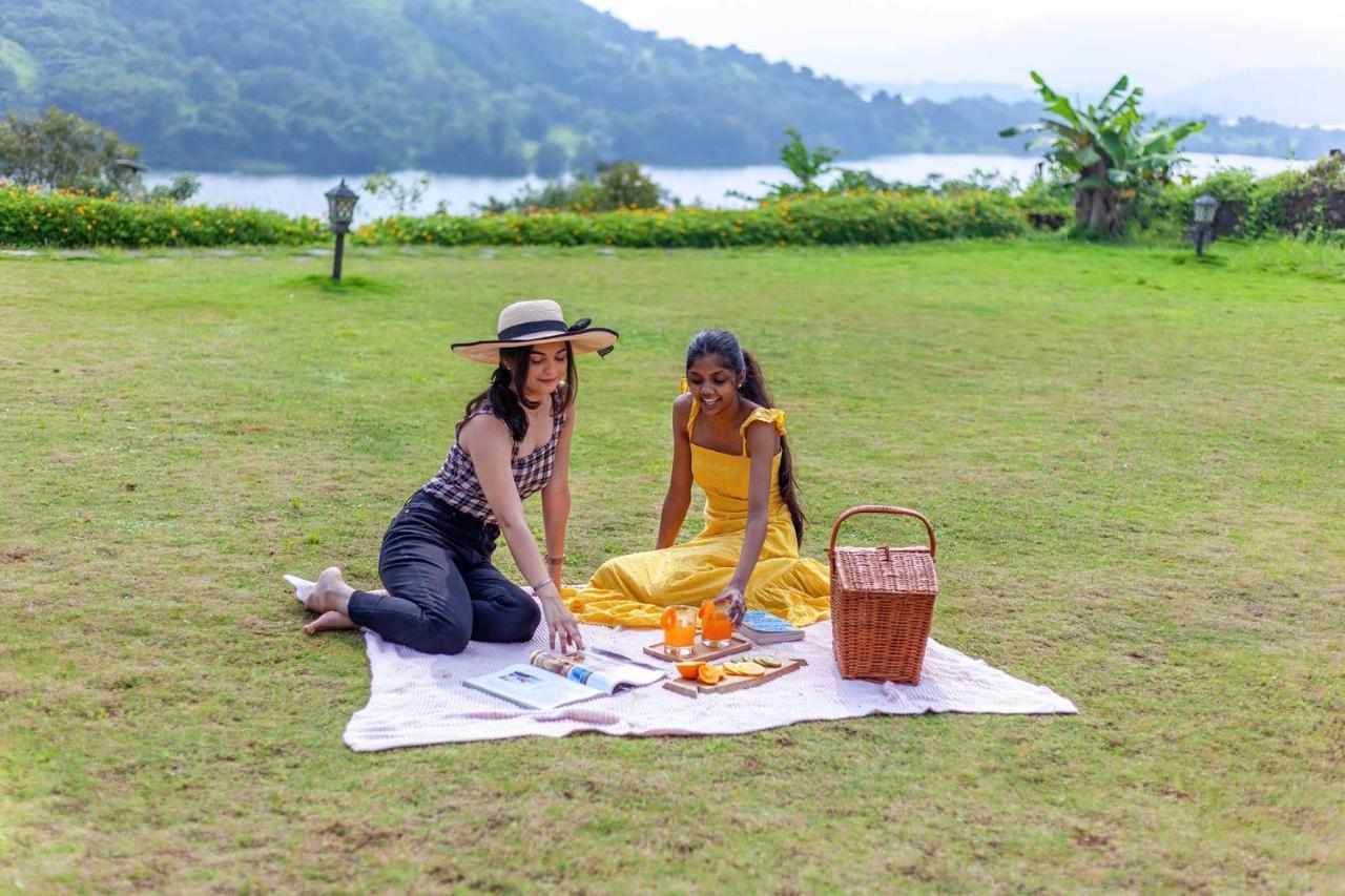 Stayvista'S Shivom Villa 2 - A Serene Escape With Views Of The Valley And Lake ロナバラ エクステリア 写真